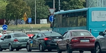 Дороги Київщини в небезпеці: що відбувається, – ФОТО