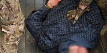 Затримання у Києві: трійця пропонувала незаконний виїзд за кордон за великі гроші