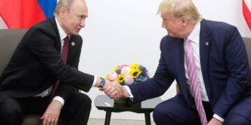 США продлили исключение из санкций на российскую нефть