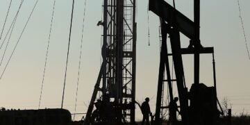 Нафта знову дорожчає після нових ударів США по Ірану