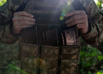 Проданы или на складе? Что не так с громким заявлением ВСК по “бронежилетам Миндича”