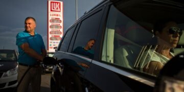 В Севастополі паніка через дефіцит бензину, окупанти ввели ліміти на продаж