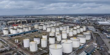 Bloomberg дал неутешительный прогноз по ценам на нефть на ближайший год