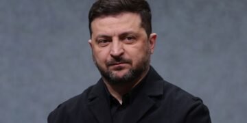 Россия ищет, где руководство Украины, но даже без Банковой страну не сдадим, – Зеленский