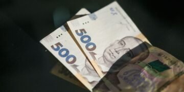 Кредитки, борги та заощадження: з чого починати фінансову стабільність