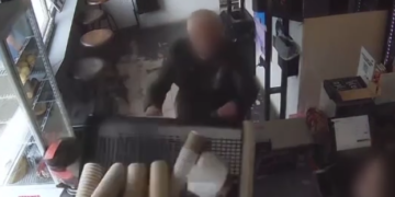 Скандал у столичній кав’ярні: киянин  влаштував шабош, – ВІДЕО