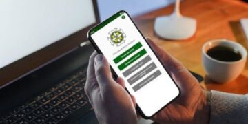 Старая фамилия в кабинете ПФУ мешает пенсии: что делать украинцам