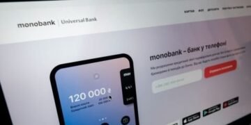 Платіжний хаос у Києві: Monobank і десятки сервісів тимчасово недоступні
