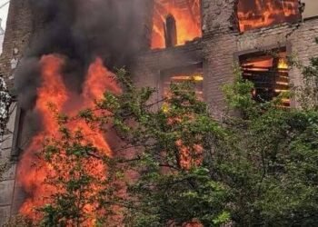 Полум’я на три поверхи: у центрі Києва ліквідовано масштабну пожежу