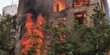 Полум’я на три поверхи: у центрі Києва ліквідовано масштабну пожежу