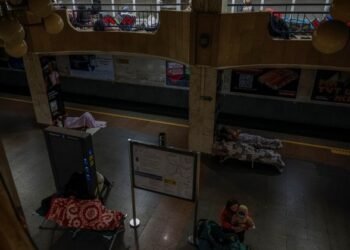 У метро Києва обмежили комфорт: додаткові місця можуть створити небезпеку