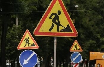 Центр Києва тріщить по швах: під дорогами сталися одразу дві аварії