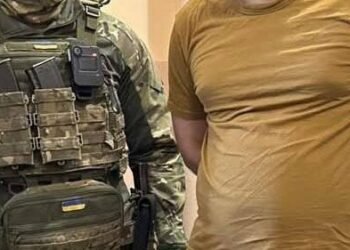 Онлайн-торгівля смертю: киянина викрили за продаж зброї через соцмережі
