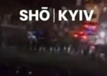 Троєщина палає: в Києві конфлікт із ТЦК переріс у вуличний бунт