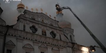 У Києві знову смерть: наслідки нічного удару посилюються