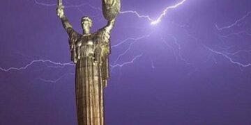 Київ під загрозою шторму: стихія може завдати серйозних наслідків