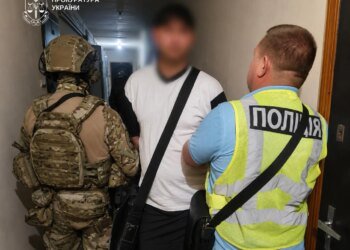 У Києві знайдений за оголошенням ремонтник з гранатою та ножем пограбував пенсіонерку