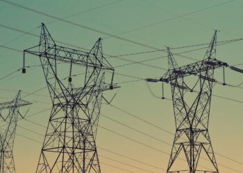 рф атакувала енергетику у Києві, досі 30 тисяч знеструмлених