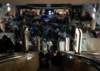 Понад 41 тисяча людей ховалися у метро Києва під час нічної атаки рф – це рекорд