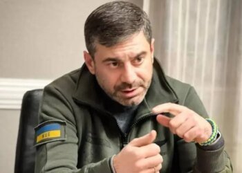 Наручники на лестнице и подозрения в пытках: в Ужгородском ТЦК разгорелся громкий скандал. ВИДЕО