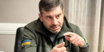 Наручники на лестнице и подозрения в пытках: в Ужгородском ТЦК разгорелся громкий скандал. ВИДЕО