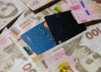 «ПриватБанк», «Ощадбанк» и Monobank сократили лимиты на снятие наличных: что изменилось для украинцев