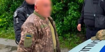 Убил женщину и сослуживца, ещё одного тяжело ранил — военнослужащему на Киевщине сообщили о подозрении