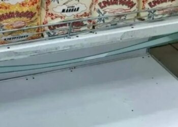 В Крыму пустеют полки: люди скупают сахар, гречку и муку. ВИДЕО