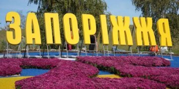 Нічна атака на Запоріжжя спричинила знеструмлення та пожежу