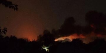 Ночные прилеты БПЛА выключили Макеевку и Енакиево и подожгли нефтебазу в Крыму. ВИДЕО