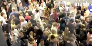 Курортный ад: украинские дроны превратили главный аэропорт России в душную ловушку. ВИДЕО