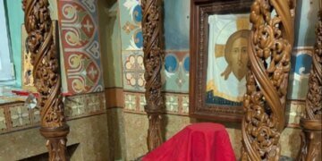 В Черноморске в результате обстрела со стороны РФ повреждены храм и воскресная школа