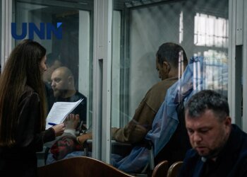 Водій, який в’їхав у перехід і спричинив загибель чотирьох людей, прибув до зали суду в інвалідному візку