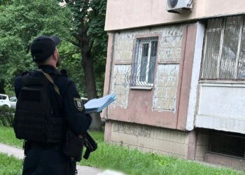 Викинув собаку з шостого поверху – киянину оголосили про підозру