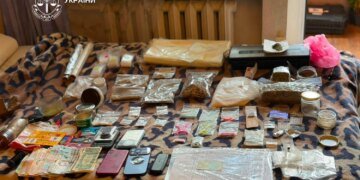 У Києві затримали організатора нарковечірок – у нього вдома знайшли 2,5 кг наркотиків та психотропів "на будь-який смак"