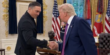 Олександр Усик зустрівся з Трампом в Овальному кабінеті Білого дому