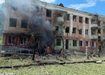 Авиаудар по Славянску: шестеро раненых, среди них – 9-летний ребенок. ФОТО