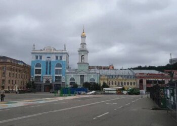 У мережі діляться кадрами без колеса огляду на Подолі у Києві