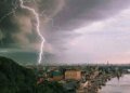На Київ насувається гроза, синоптики оголосили попередження
