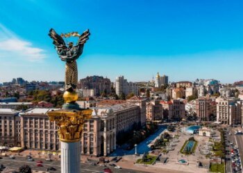 Щонайменше четверо загиблих та десятки поранених – Київ зазнав комбінованої атаки ворога