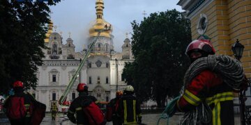 У Лаврі та Мистецькому арсеналі у Києві триває гасіння пожеж після масованого удару рф