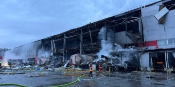 У Києві внаслідок російської атаки знищено інноваційний термінал "Нової пошти"
