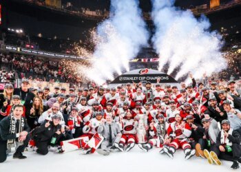 "Кароліна Гаррікейнз" вперше за 20 років виграла Кубок Стенлі