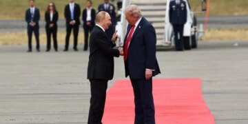 путін і Трамп не обговорювали можливу зустріч із Зеленським у США – ушаков