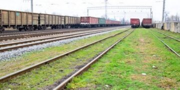 Горит и детонирует: в Крыму на станции «Пролетная» уничтожен российский эшелон. ВИДЕО