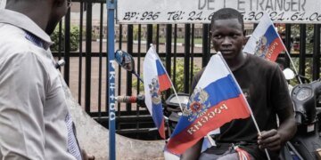 Кремль через сеть «Русских домов» вербует африканскую молодежь на войну против Украины