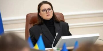 Зарплата начнет расти быстрее, чем цены: прогноз Кабмина, сколько очень скоро будут зарабатывать украинцы