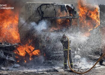 У Сумах ліквідували масштабну пожежу після російського удару по цивільній інфраструктурі