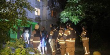 Россияне ночью атаковали Сумы с помощью дронов: погиб человек, повреждено девятиэтажное здание. ФОТО