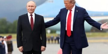 Трамп едва не «сдал» Украину на Аляске: соглашение с Путиным предусматривало передачу РФ даже незавоёванных территорий